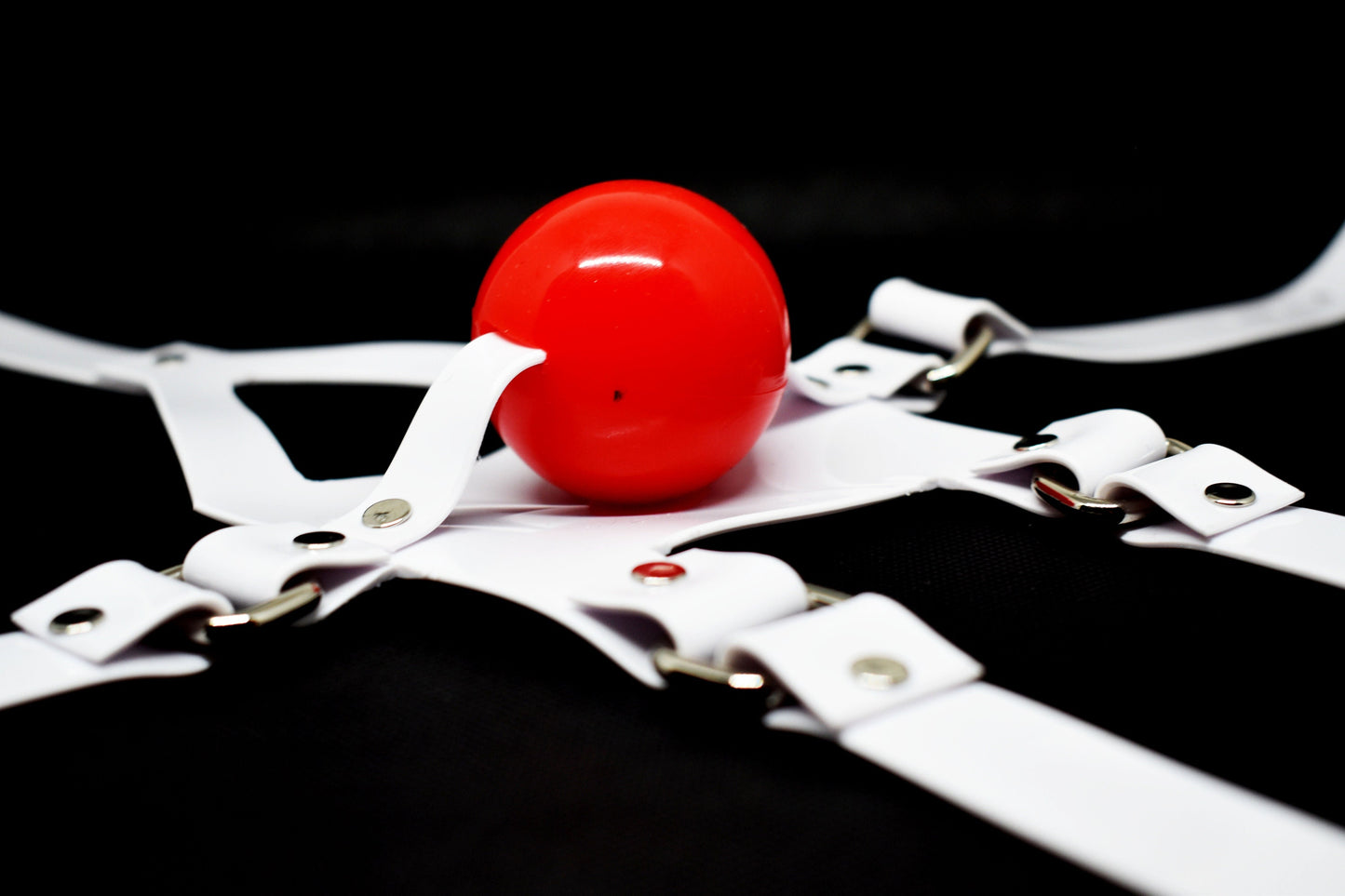 White muzzle ballgag with PVC strap -Lockable -Vegan