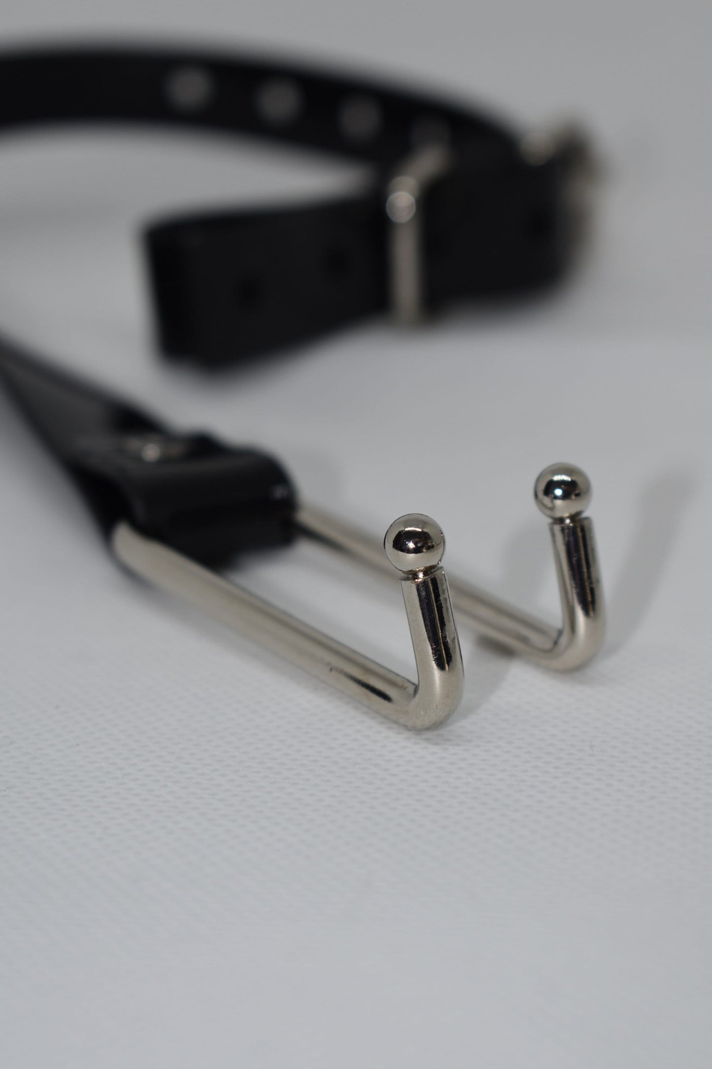 Nose hook in black PVC type 1