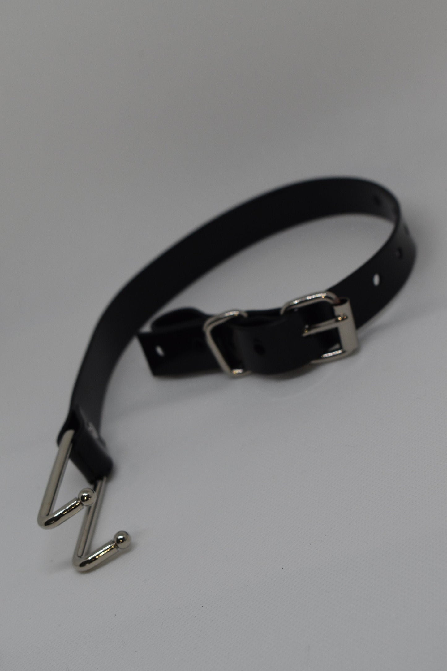 Nose hook in black PVC type 1