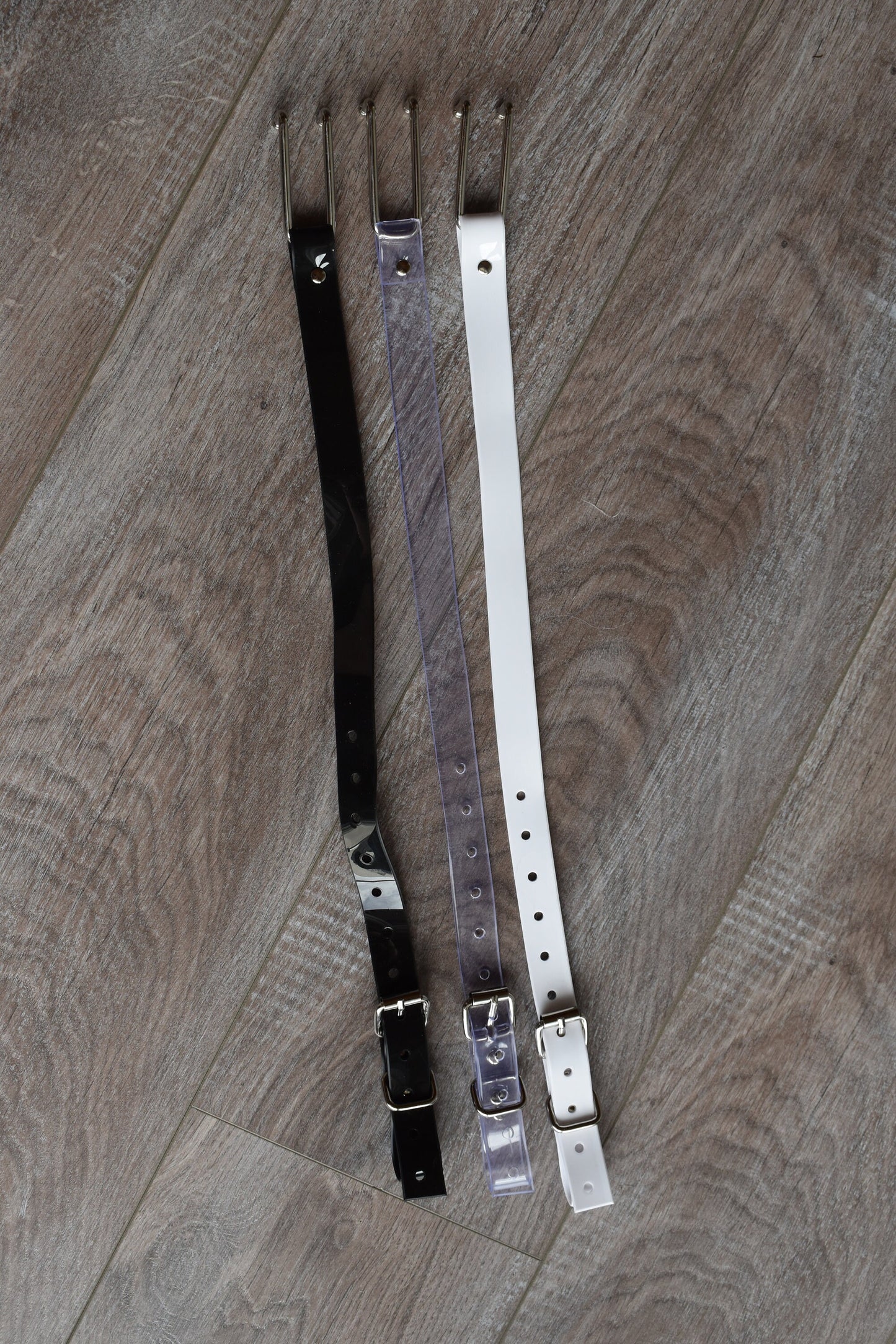 Nose hook in white PVC type 1