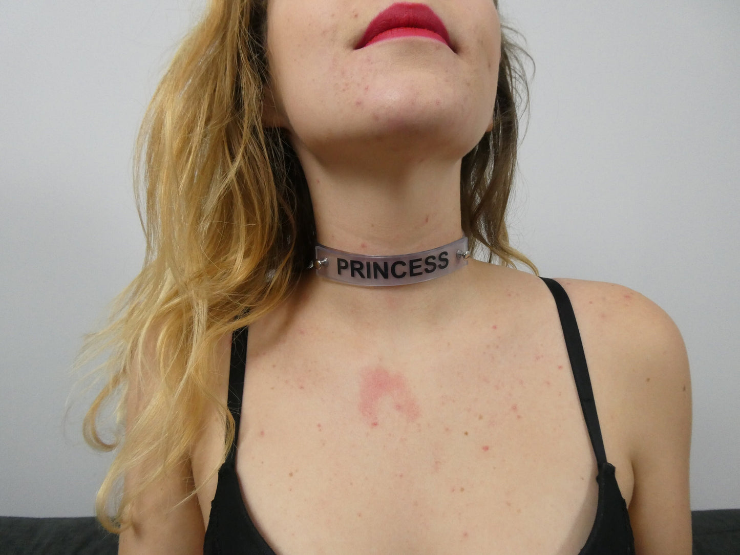 Clear thin neck collar