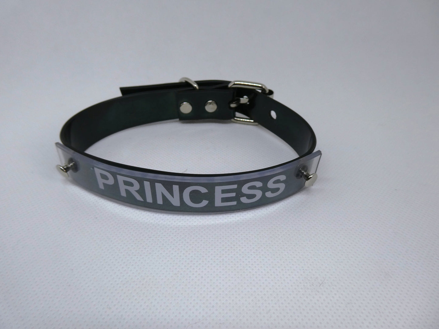 Black thin neck collar