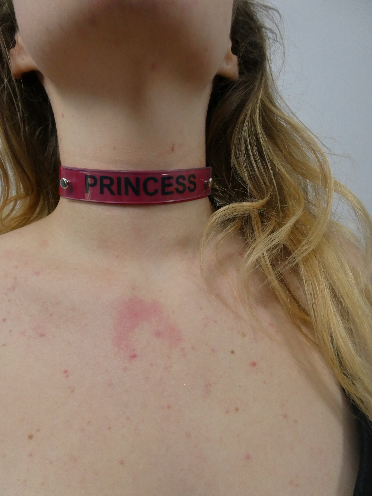 Red thin neck collar