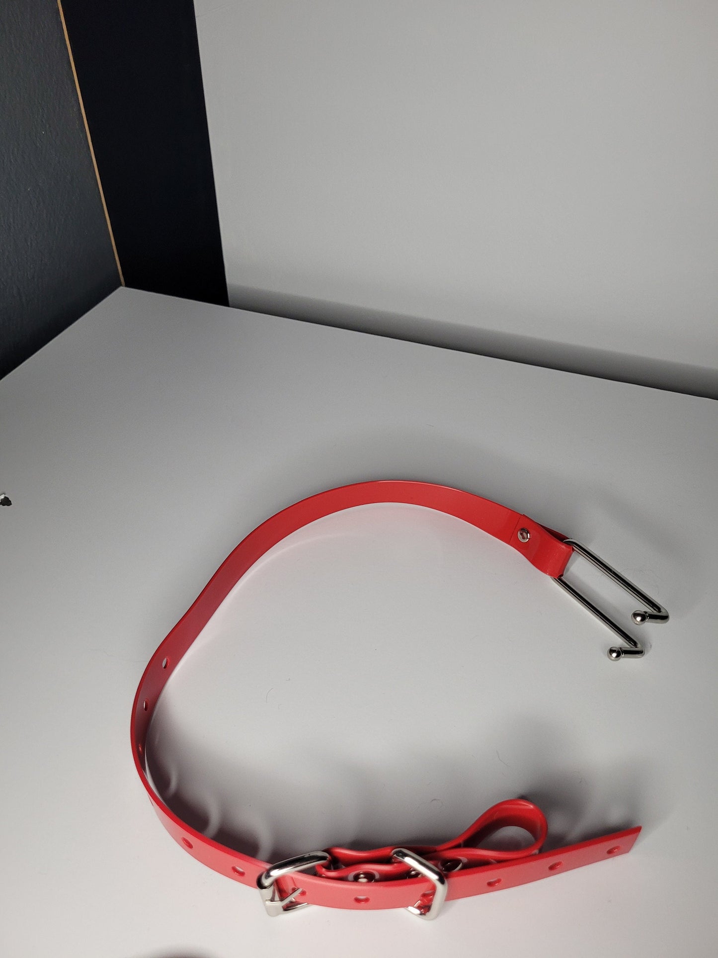 Nose hook in Red PVC type 1