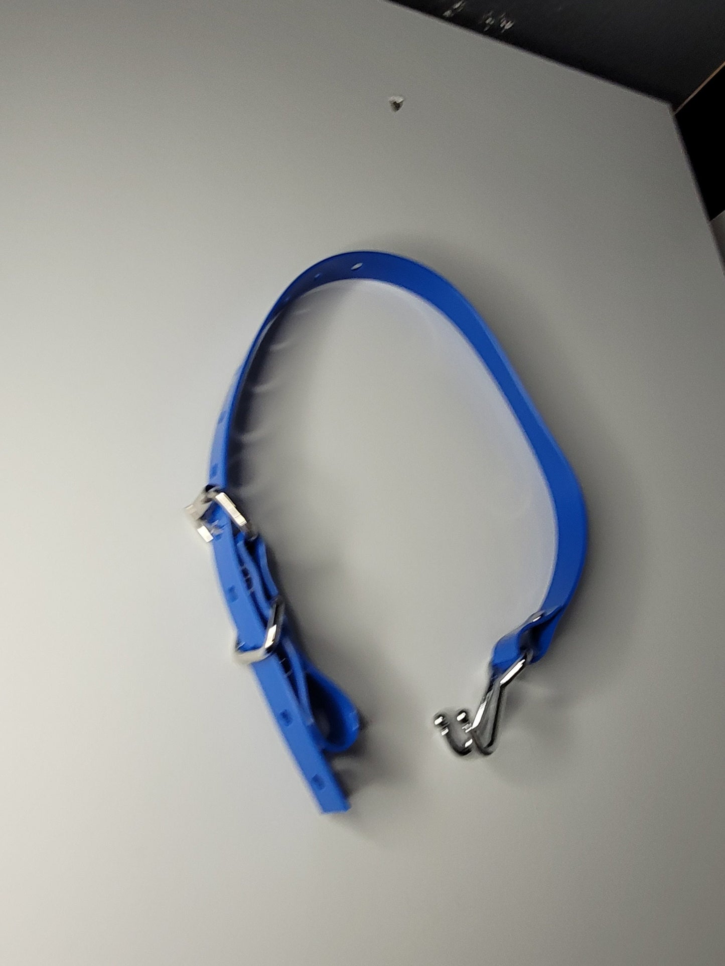 Nose hook in Blue PVC type 2