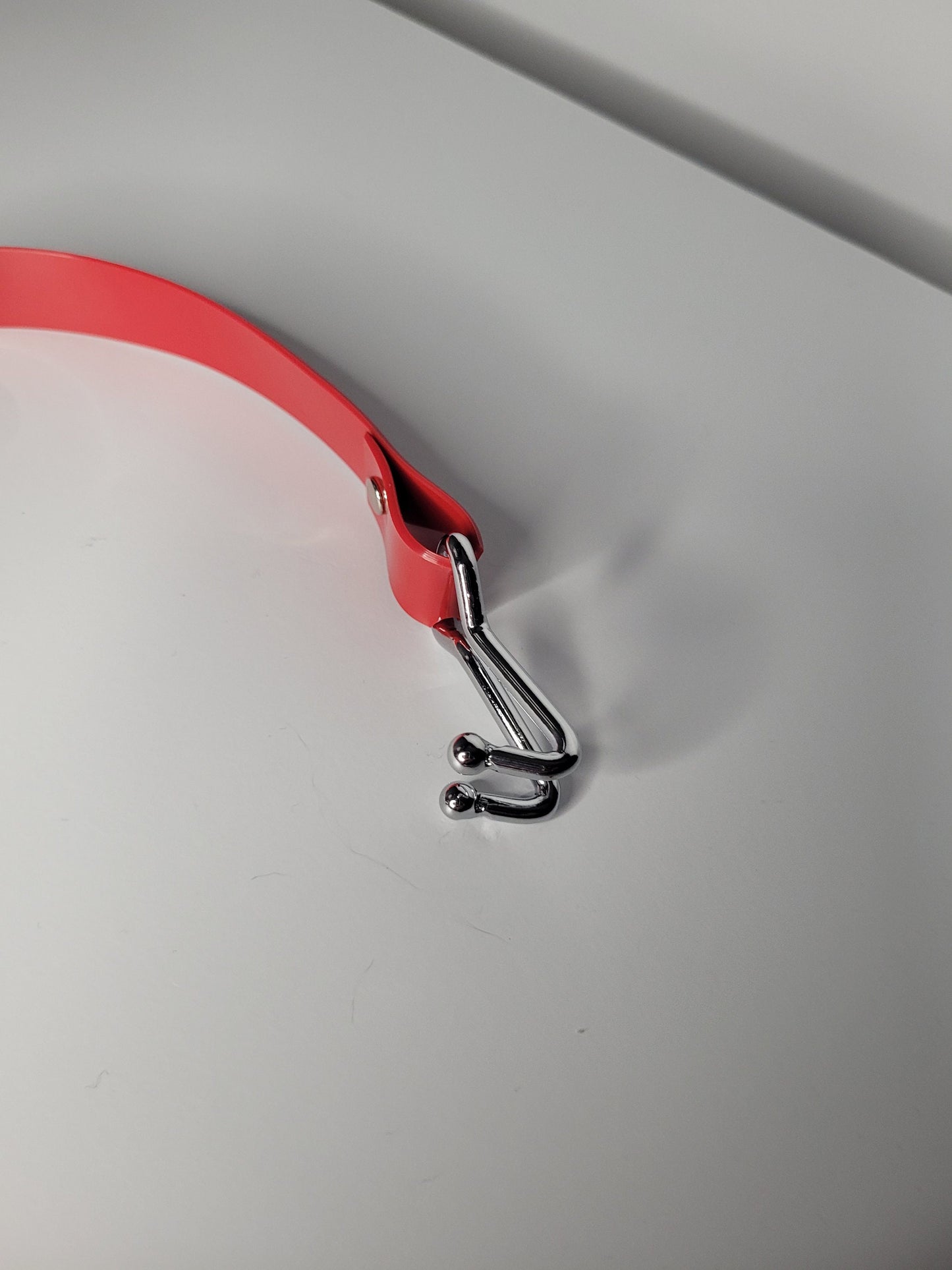 Nose hook in Red PVC type 2