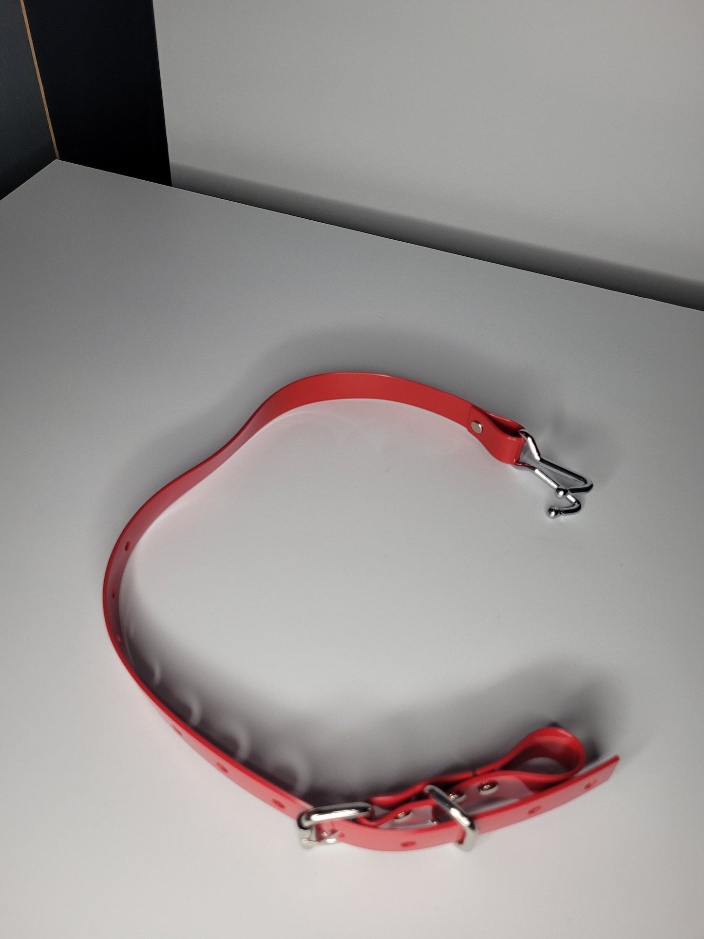 Nose hook in Red PVC type 2