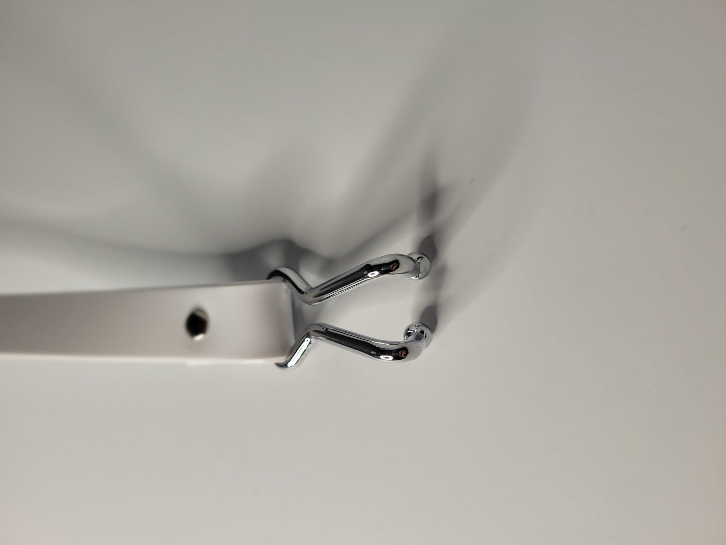 Nose hook in White PVC type 2