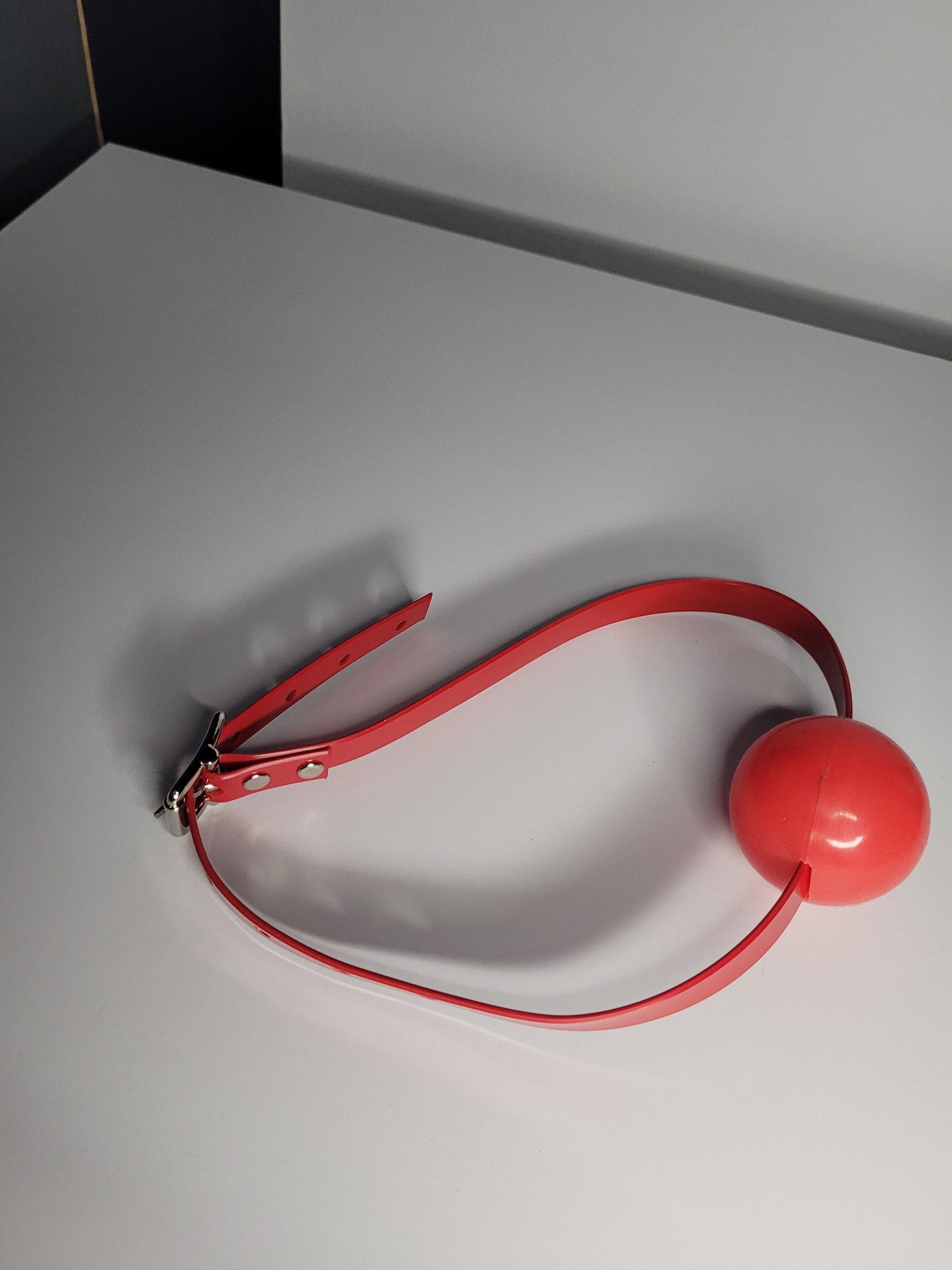 Simple Strap ballgag red PVC - Vegan