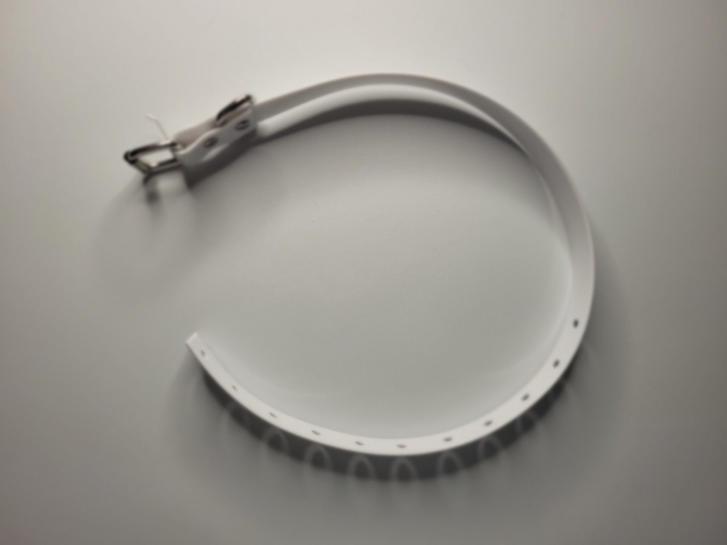 Thin bondage belt in white PVC