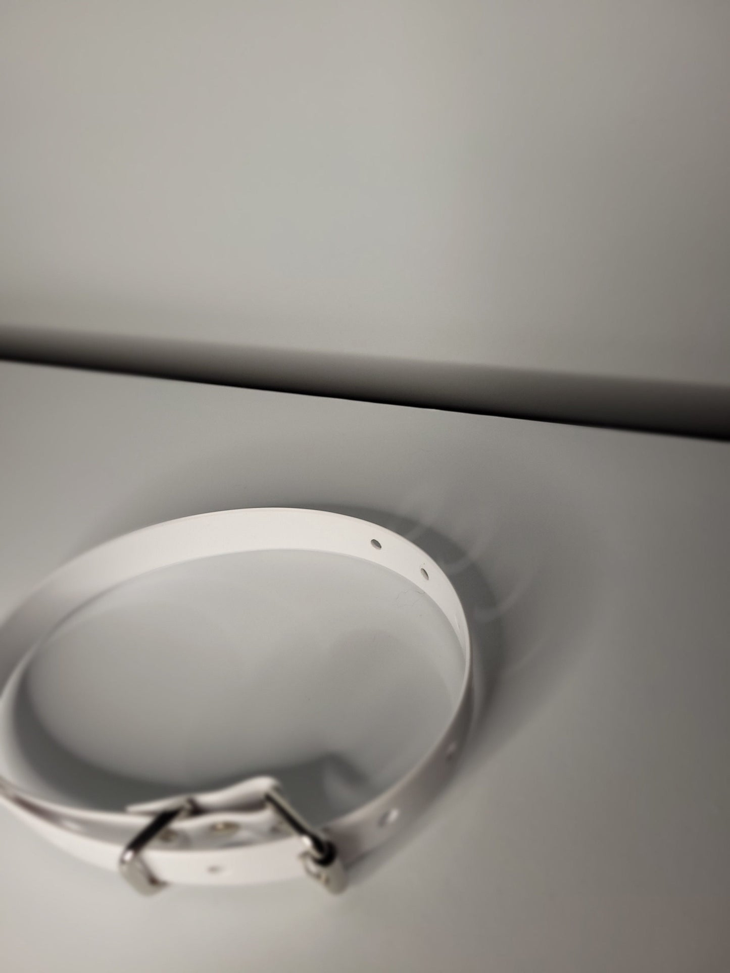 Thin bondage belt in white PVC