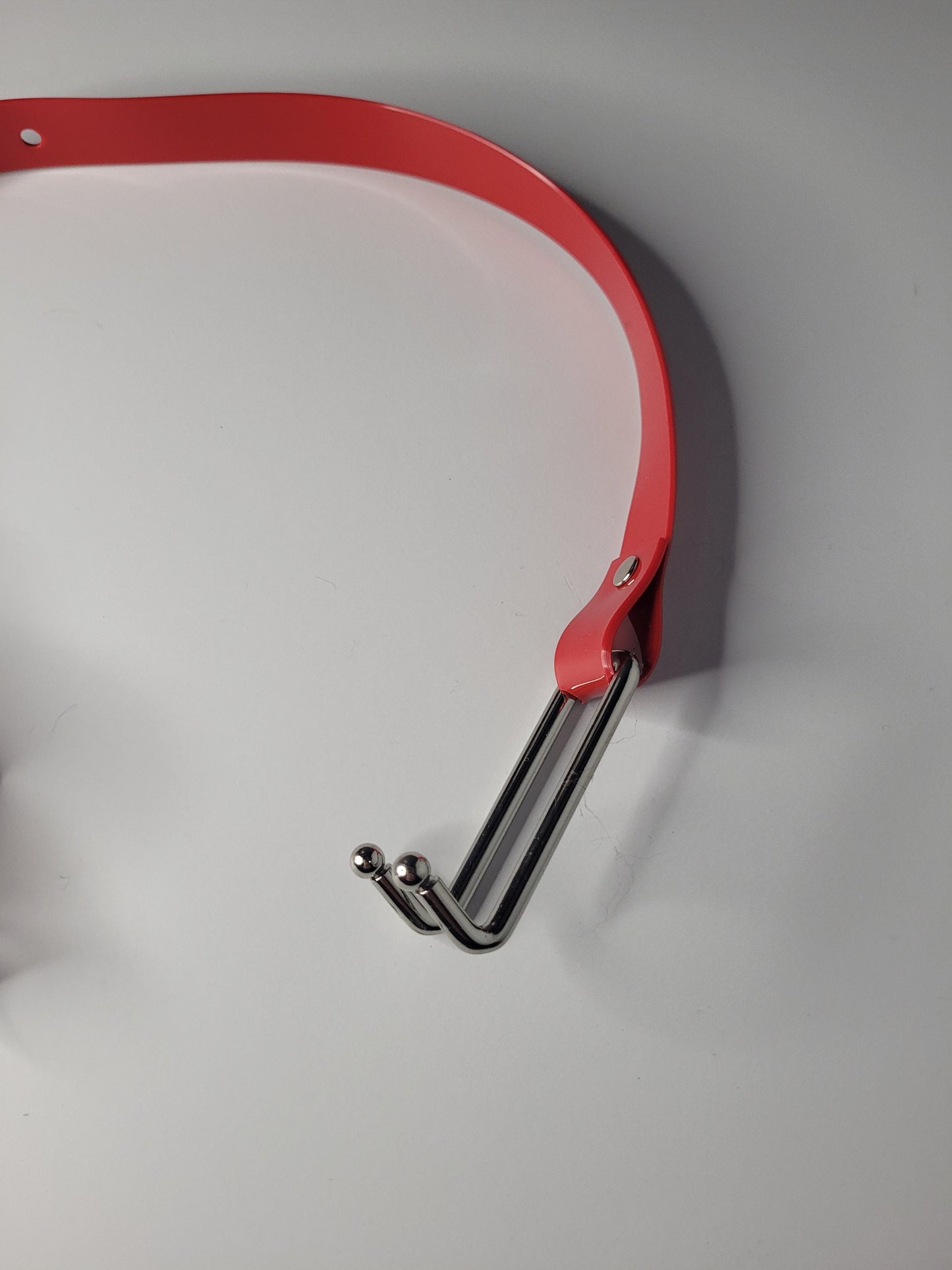 Nose hook in Red PVC type 1