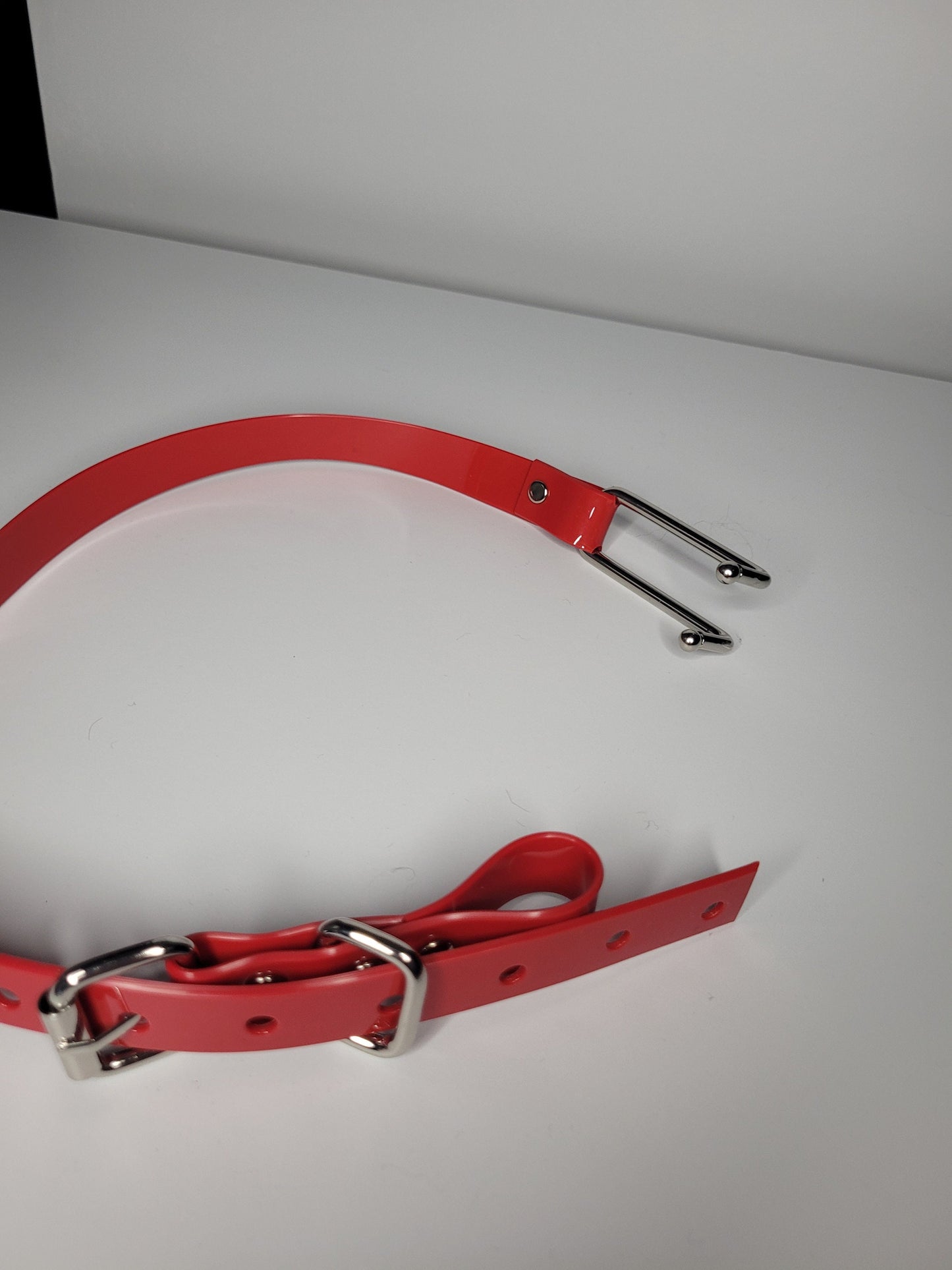 Nose hook in Red PVC type 1
