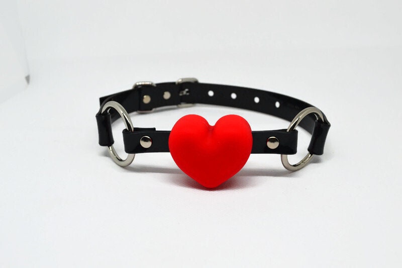 Red heart Gag with PVC black strap -Lockable -Vegan