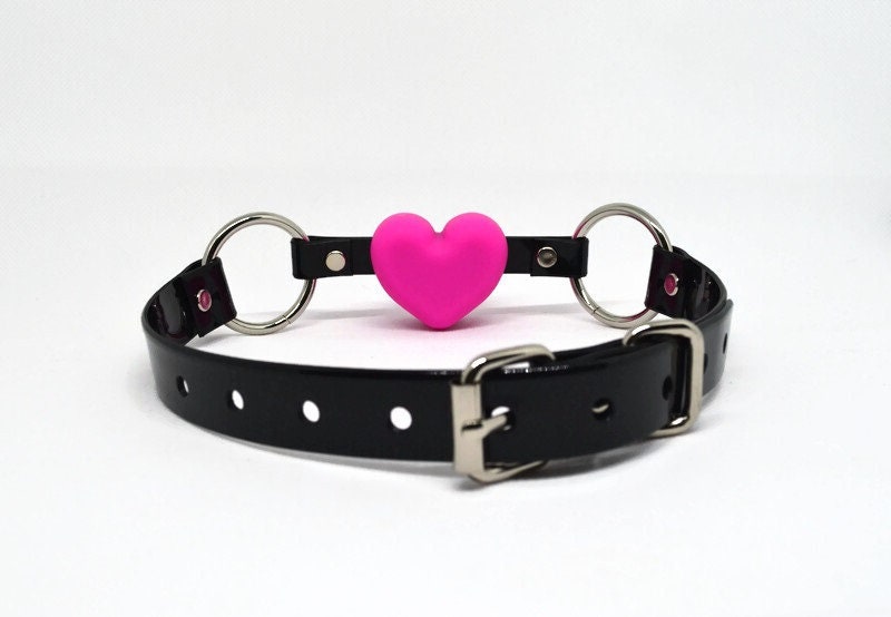 Pink heart  Gag with  PVC black strap -Lockable -Vegan
