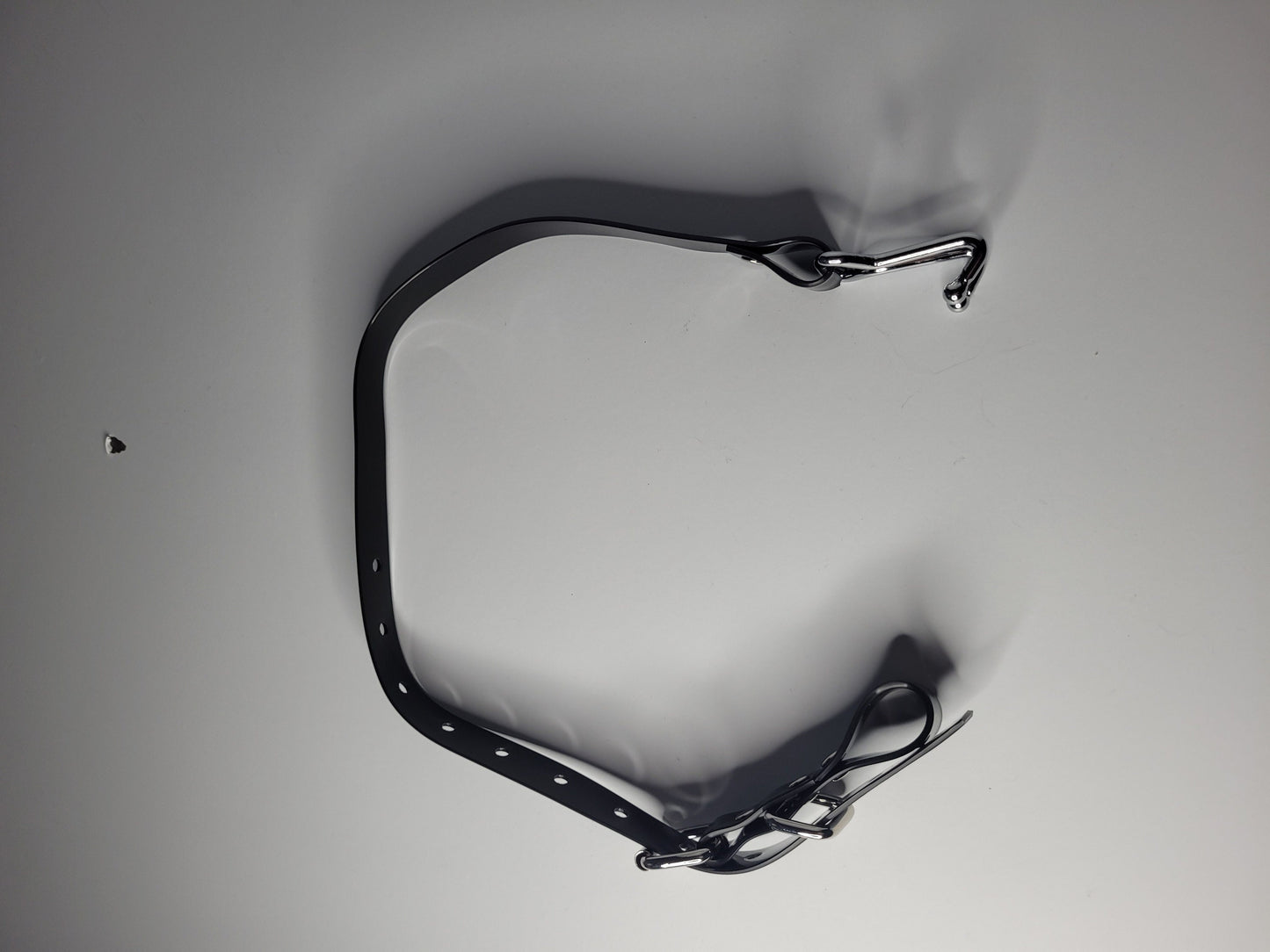 Nose hook in black PVC type 2