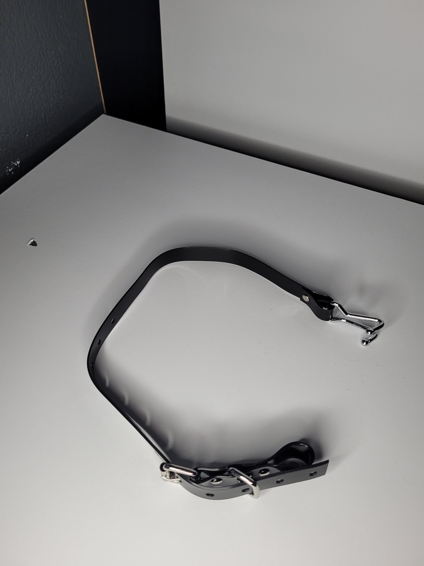 Nose hook in black PVC type 2