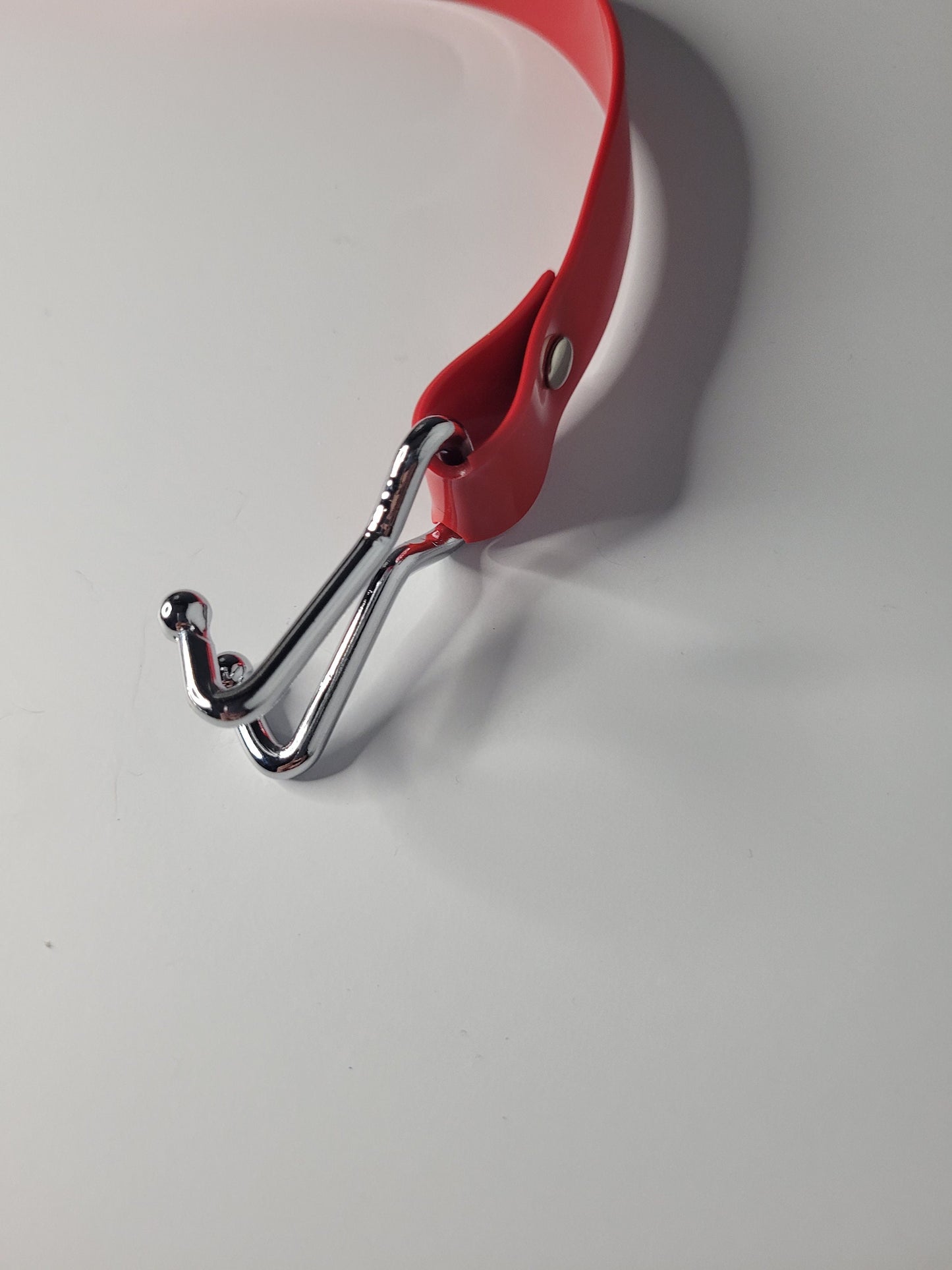 Nose hook in Red PVC type 2