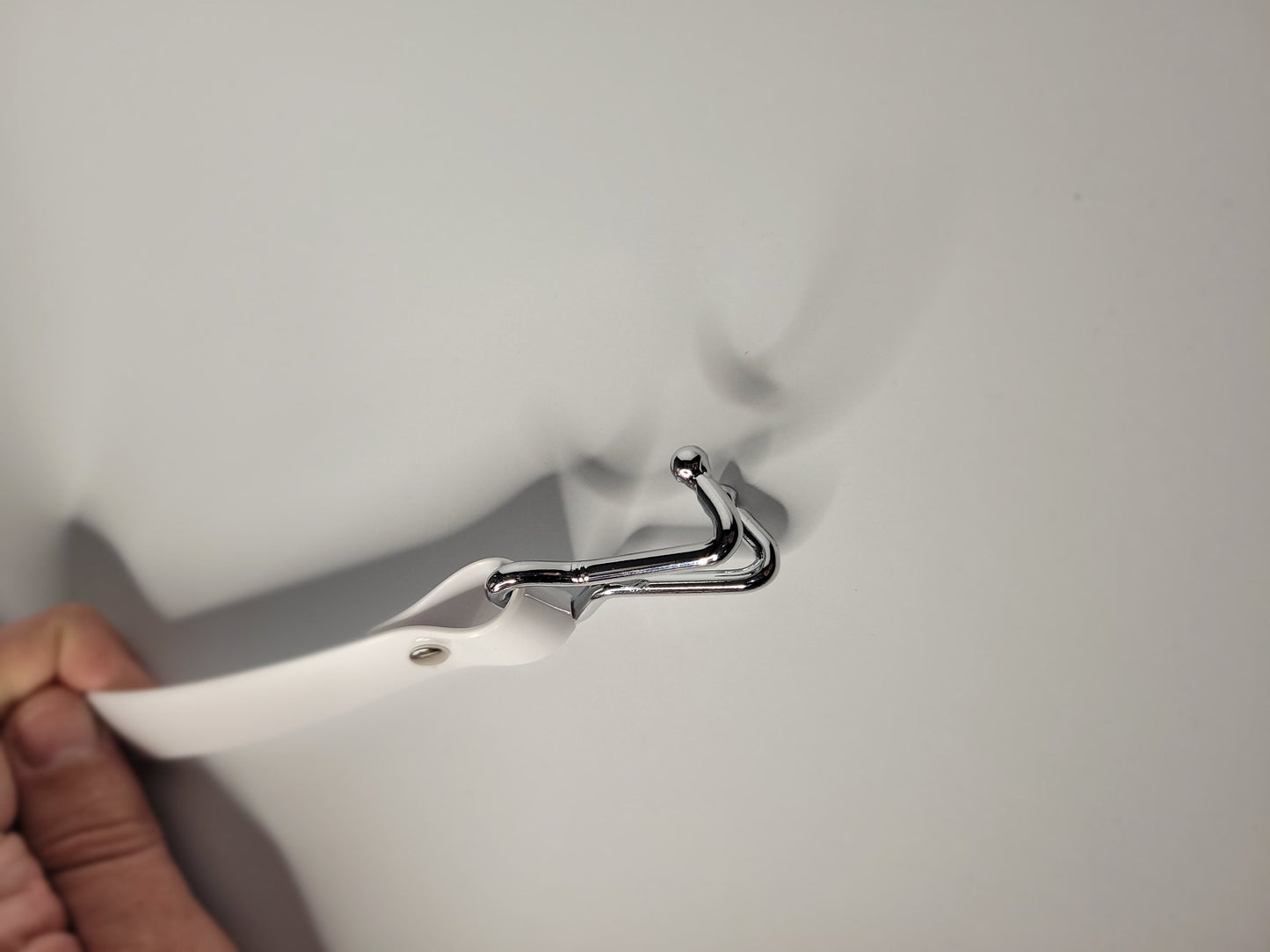 Nose hook in White PVC type 2