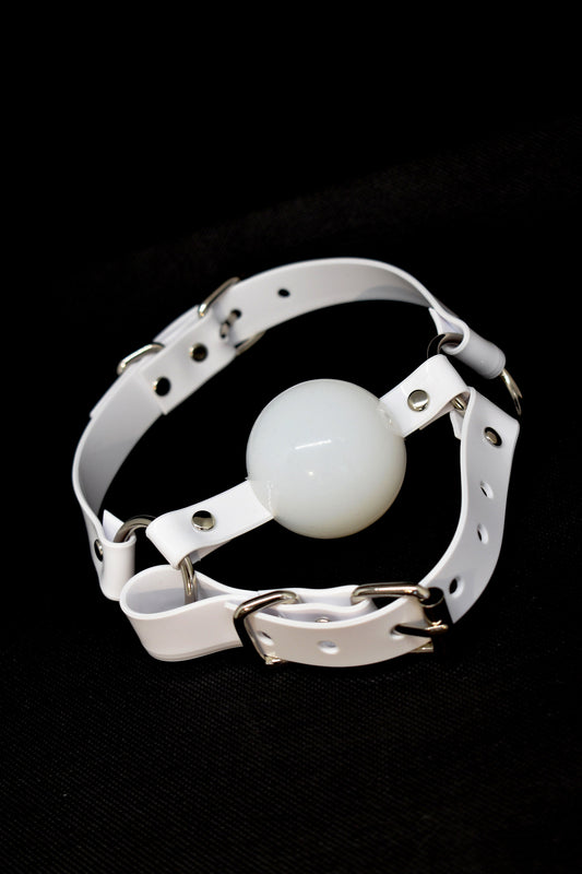 Ballgag with short chin strap in white PVC -Lockable -Vegan