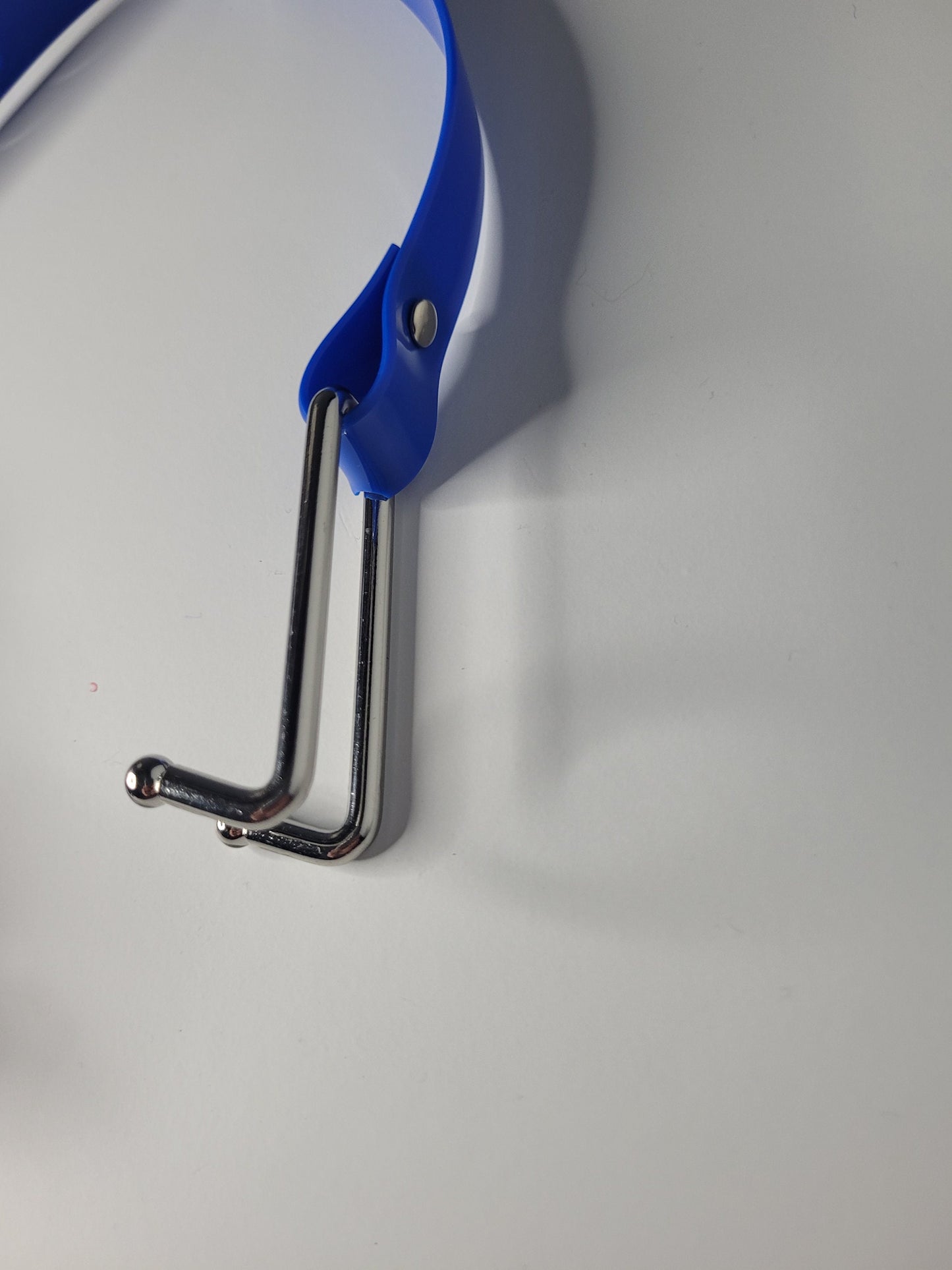 Nose hook in Blue PVC type 1