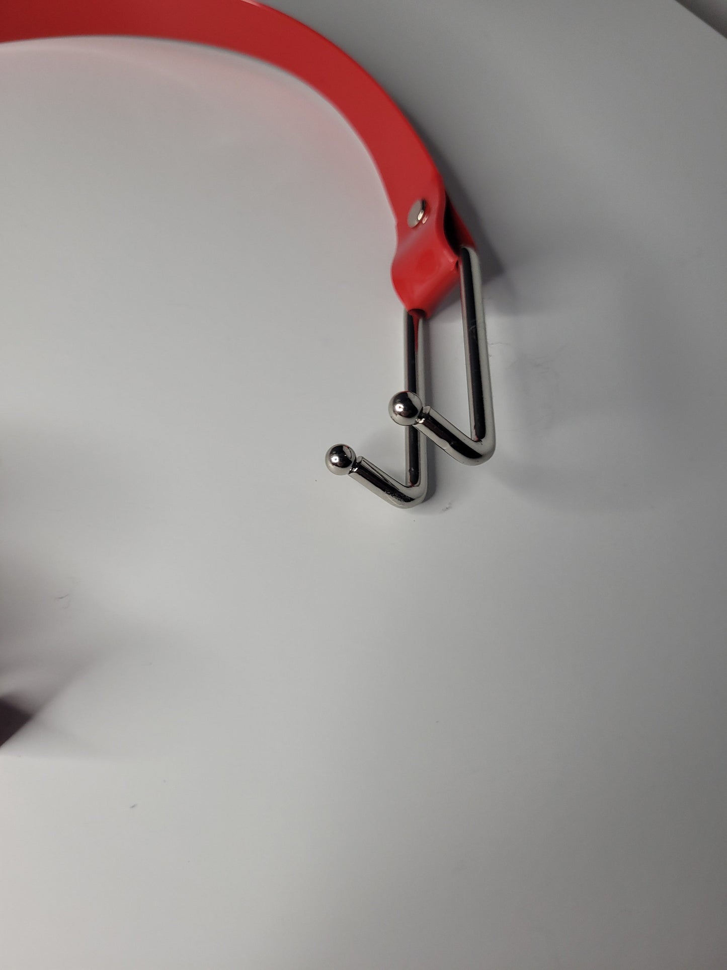 Nose hook in Red PVC type 1