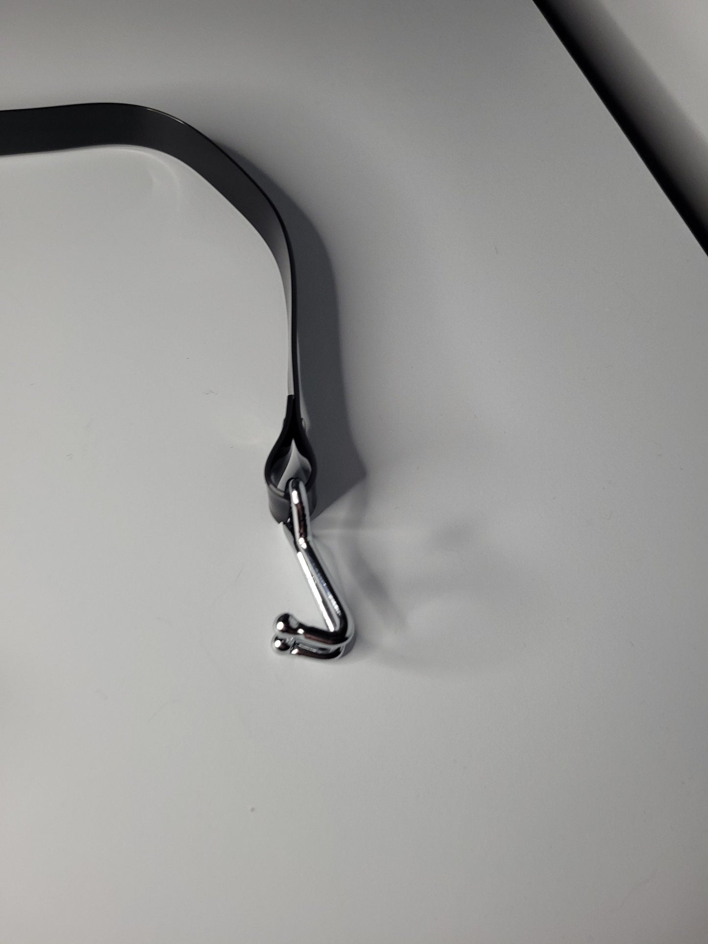 Nose hook in black PVC type 2