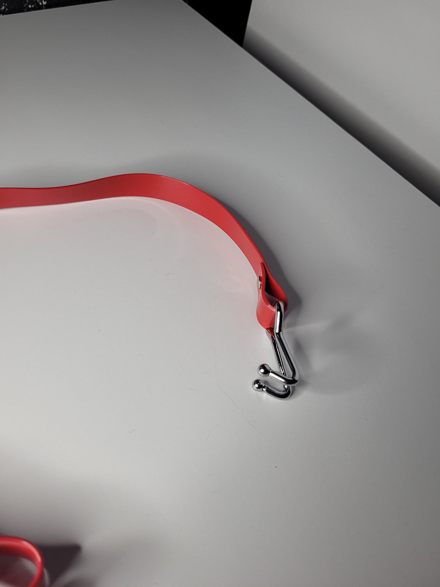 Nose hook in Red PVC type 2