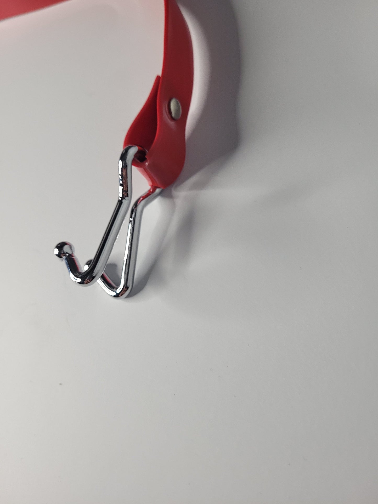 Nose hook in Red PVC type 2