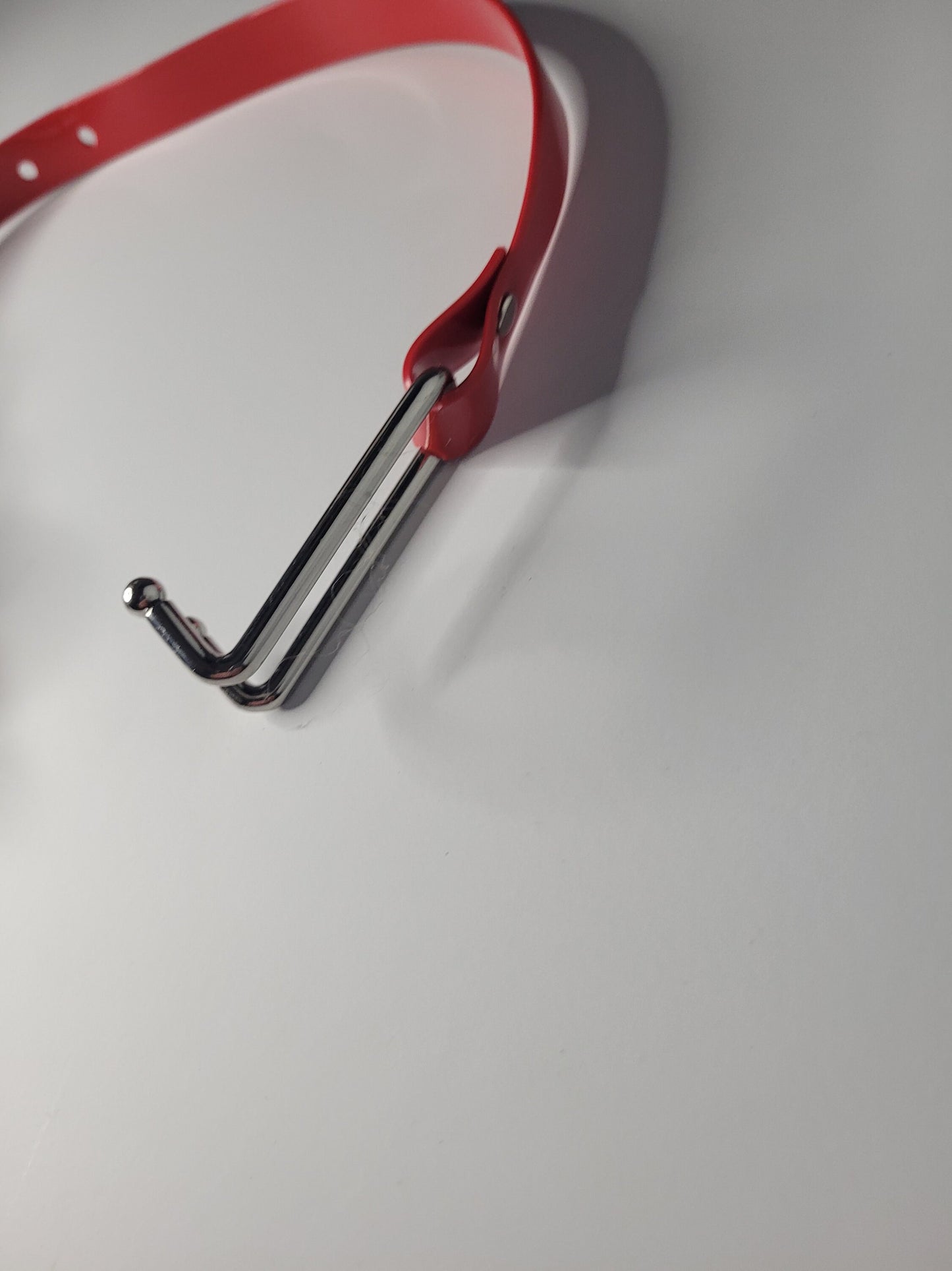 Nose hook in Red PVC type 1