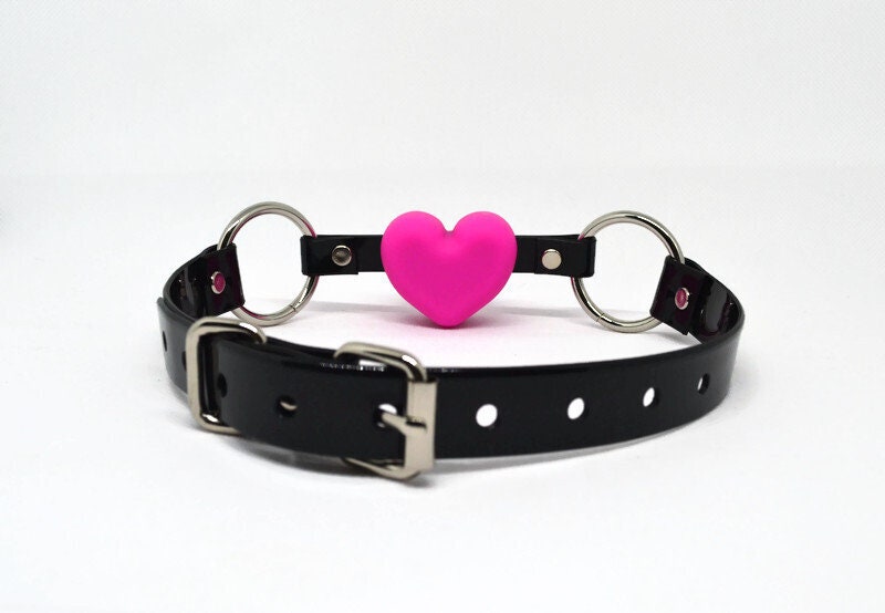 Pink heart  Gag with  PVC black strap -Lockable -Vegan